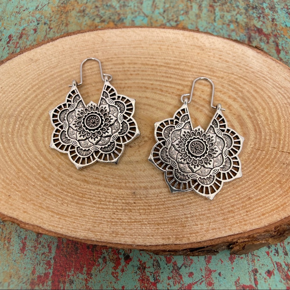 Vintage Silver Mandela Bali Gypsy Hoop Earrings - Picture 3 of 3